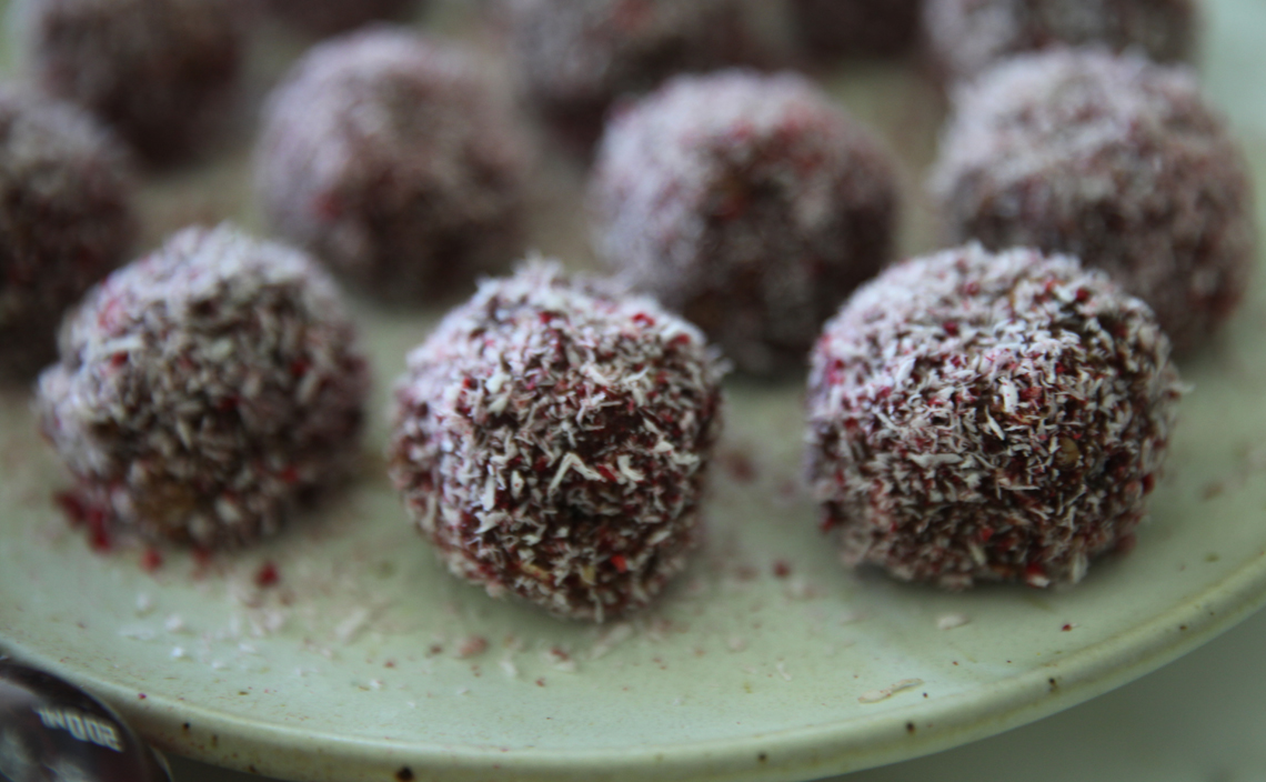 Chocolate Raspberry Quinoa Balls Daphne Oz 8168
